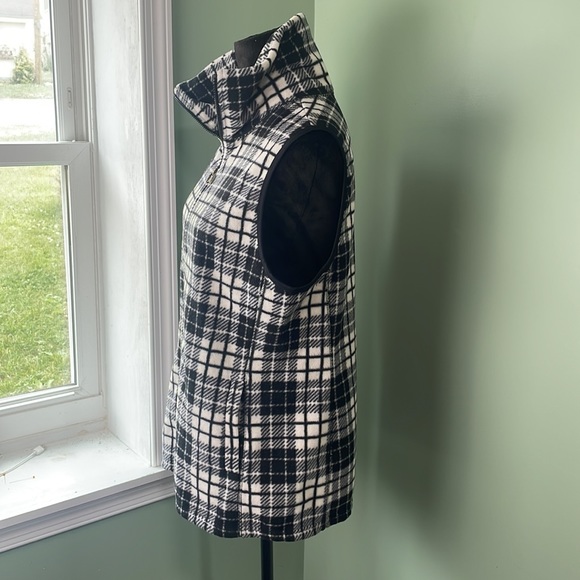 Chaps black and white plaid fleece vest, large - Picture 2 of 4